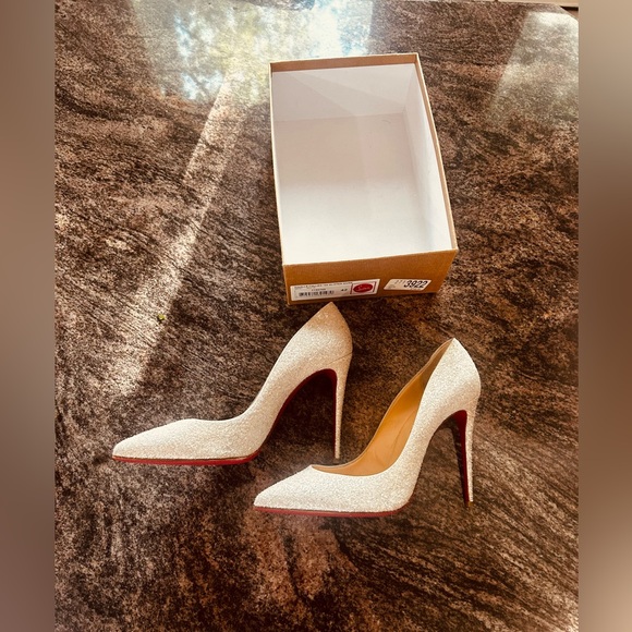 Christian Louboutin
Pigalle glitter heels with COA - Picture 2 of 7